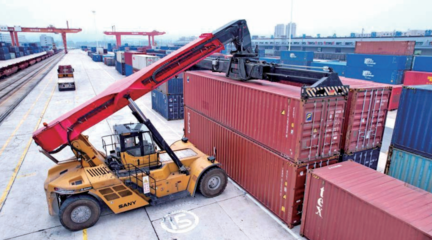 航拍贛州國際陸港繁忙景象